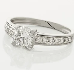 Bague Solitaire Accompagné Aramis Or Blanc Diamant Synthétique
