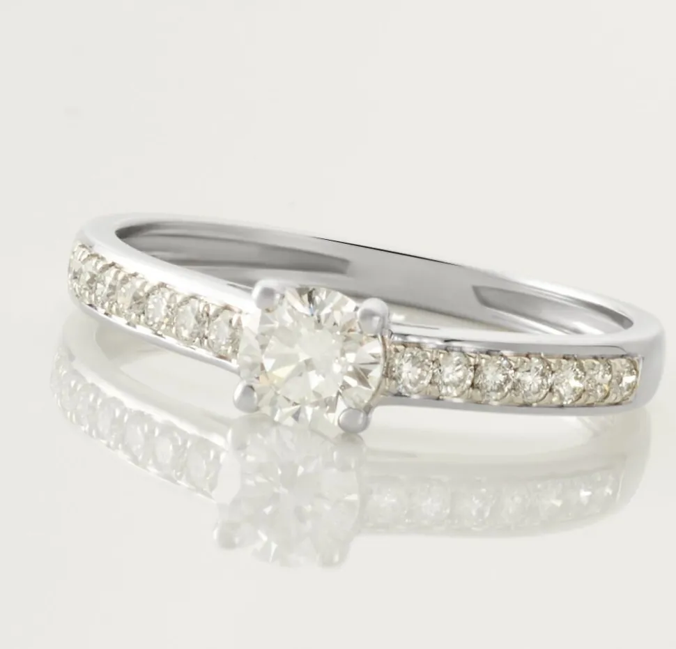 Bague Solitaire Accompagné Aramis Or Blanc Diamant Synthétique