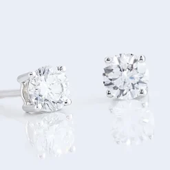 Boucles D'oreilles Puces 4 Griffes Or Blanc Diamant Synthetique